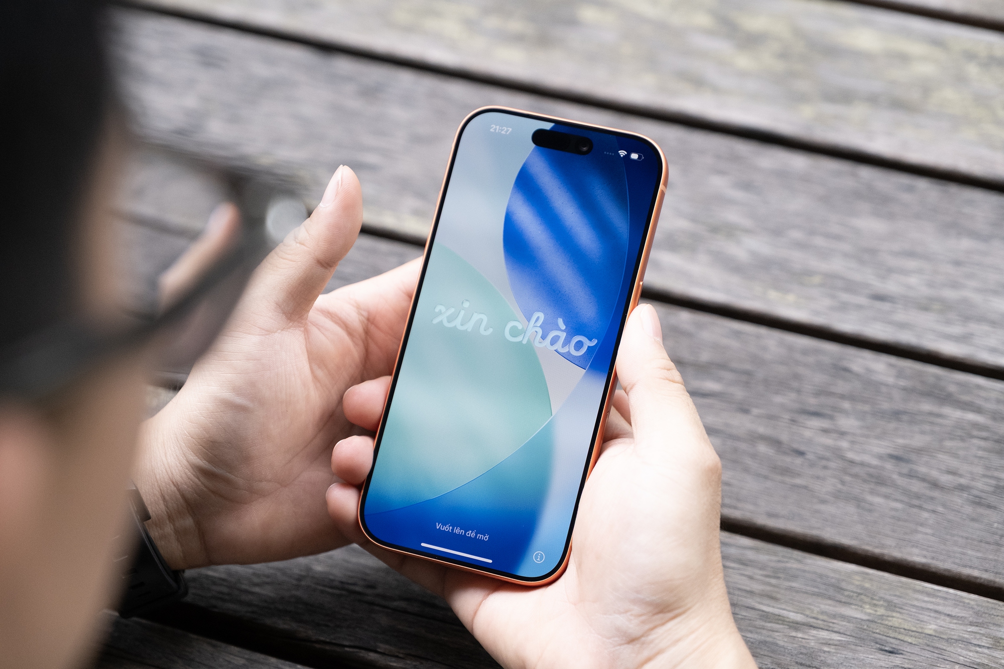 Đây là ảnh thực tế iPhone 17 Pro đang "cháy hàng" tại Việt Nam, phiên bản màu Cam Vũ Trụ đẹp lạ mắt- Ảnh 7. Đây là ảnh thực tế iPhone 17 Pro đang "cháy hàng" tại Việt Nam, phiên bản màu Cam Vũ Trụ đẹp lạ mắt- Ảnh 7.