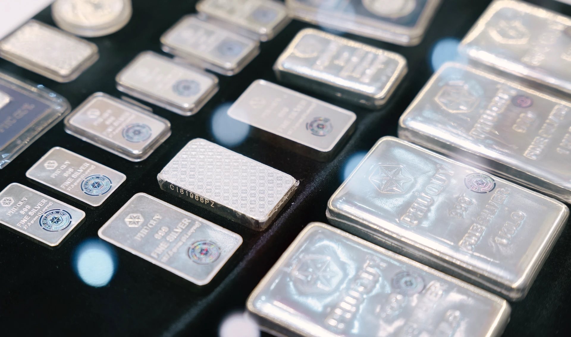 Cú bứt tốc ngoạn mục của bạc ở Việt Nam: Giờ này năm ngoái còn 30 triệu, giờ vượt 100 triệu/kg, ai còn nói 'mua bạc là lỗ' - Ảnh 4.